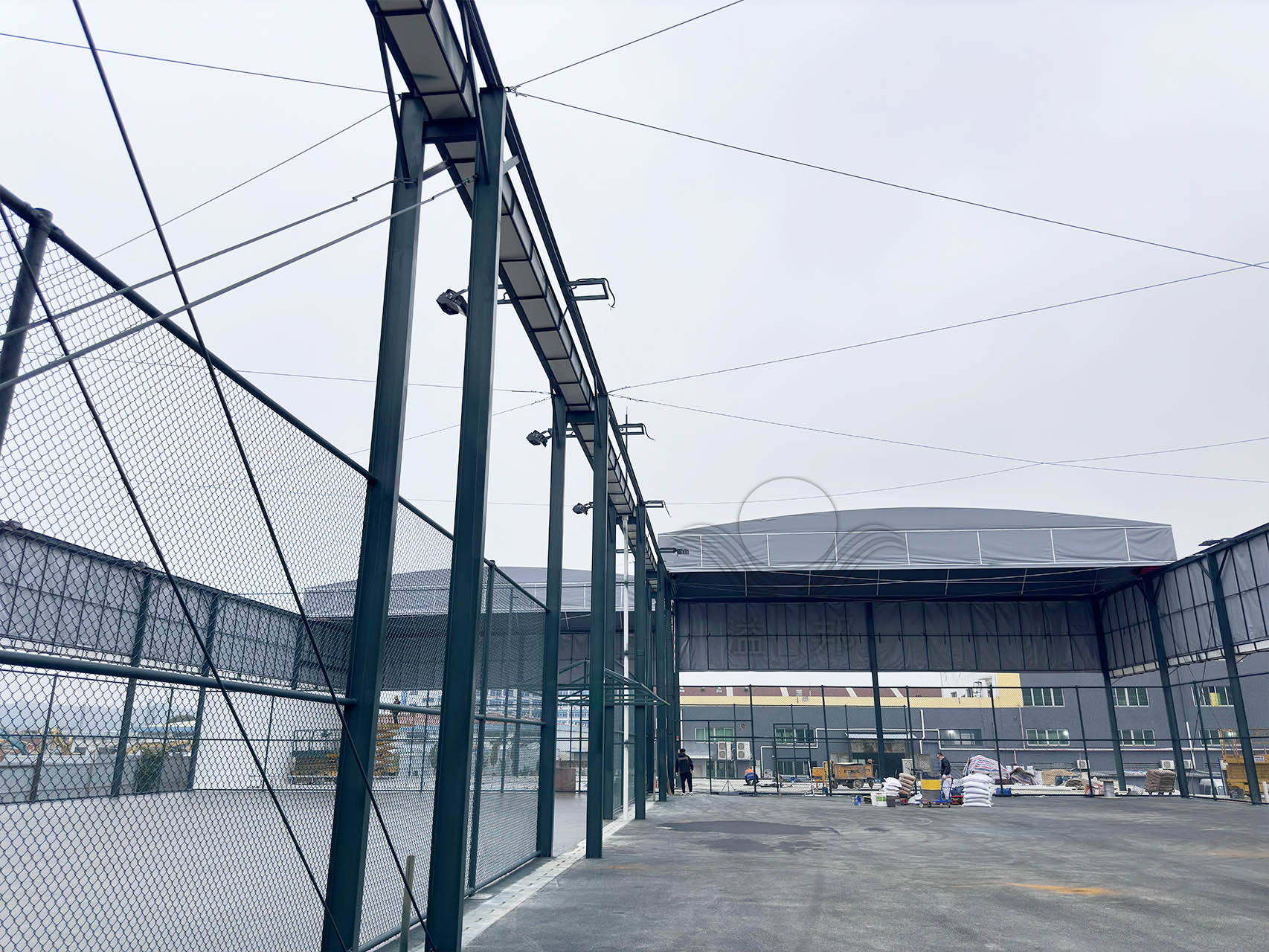 球場電動雨棚