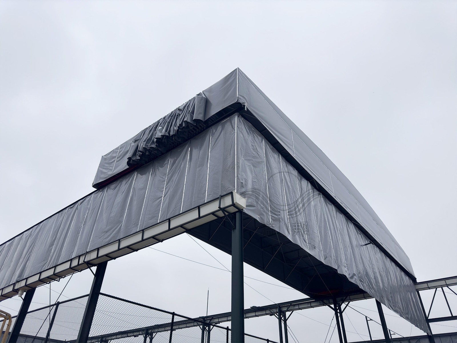 球場電動雨棚
